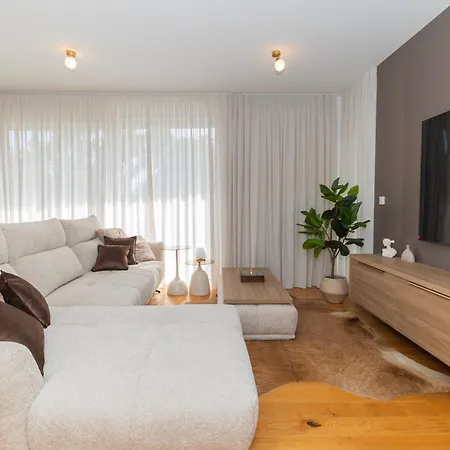 Pia By Belmont Realty 자다르