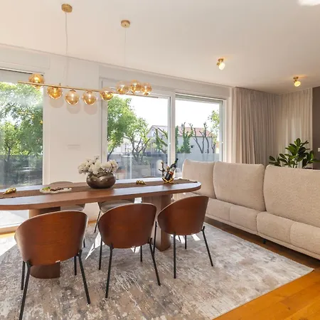 Pia By Belmont Realty Apartment
