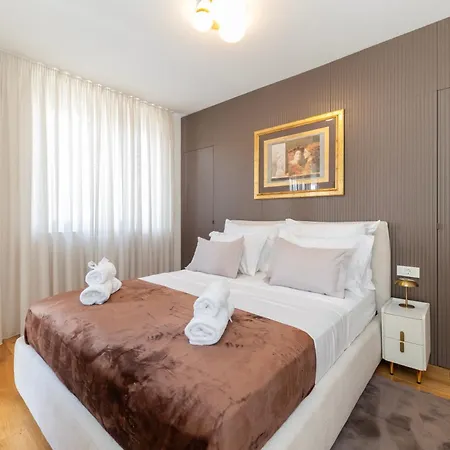 Pia By Belmont Realty 아파트