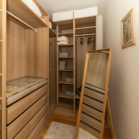 Pia By Belmont Realty 자다르