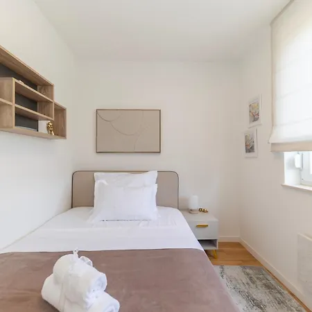 아파트 Pia By Belmont Realty *
