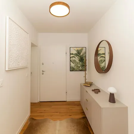 Pia By Belmont Realty 자다르